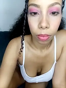 Snapshot of Ari_1217 chatting on December 2, 12:05 am Ari 1217 online show from December 2, 12:05 am