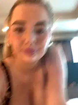 Snapshot of xxxrosie123 chatting on November 4, 12:48 pm xxxrosie123 online show from November 4, 12:48 pm