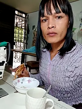 Snapshot of PaulinaLondra2 chatting on November 26, 12:28 pm PaulinaLondra2 online show from November 26, 12:28 pm