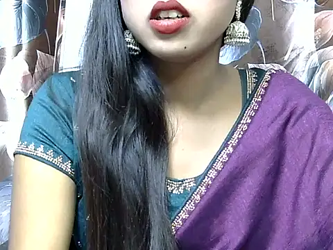 hottest mahi online show from November 3, 4:19 pm