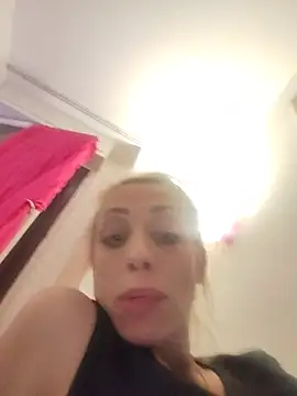 Yourdreams666999 online show from May 22, 11:43 pm