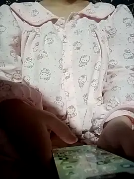 Snapshot of LenaLy2k chatting on November 11, 1:33 pm LenaLy2k online show from November 11, 1:33 pm