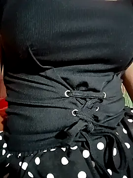 Snapshot of LenaLy2k chatting on November 28, 2:47 am LenaLy2k online show from November 28, 2:47 am