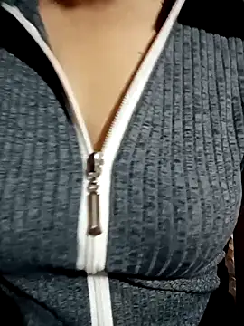 Snapshot of LenaLy2k chatting on December 17, 3:45 am LenaLy2k online show from December 17, 3:45 am