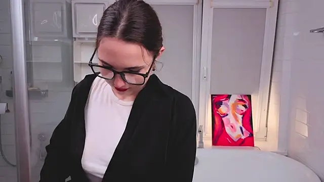 LeenaPuita online show from December 5, 6:26 pm