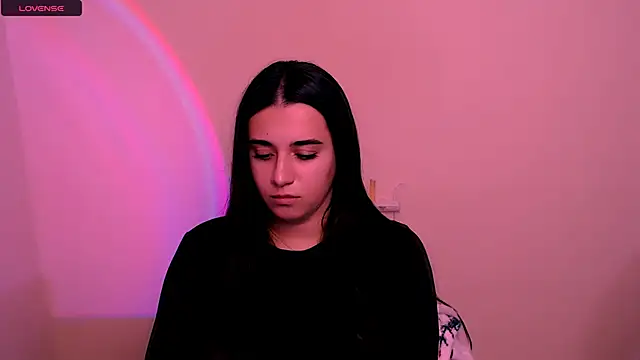 Snapshot of AlinaDoll_ chatting on November 8, 8:25 am AlinaDoll online show from November 8, 8:25 am