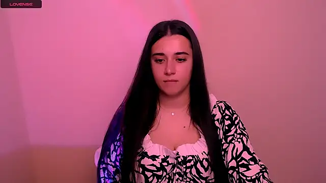 Snapshot of AlinaDoll_ chatting on November 12, 8:48 am AlinaDoll online show from November 12, 8:48 am