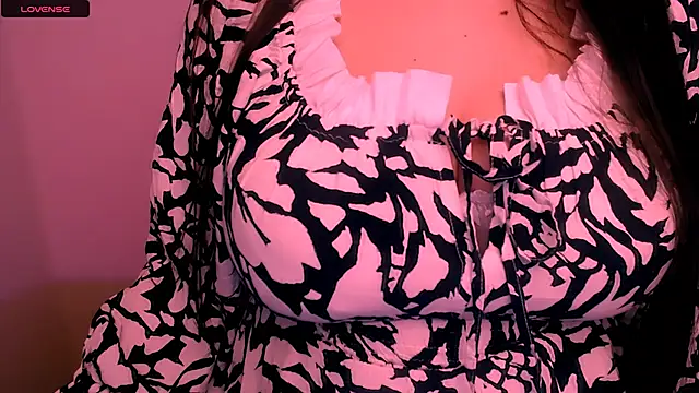 Snapshot of AlinaDoll_ chatting on November 13, 9:30 am AlinaDoll online show from November 13, 9:30 am