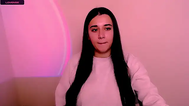 Snapshot of AlinaDoll_ chatting on November 25, 8:25 am AlinaDoll online show from November 25, 8:25 am