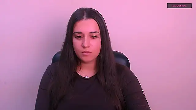 Snapshot of AlinaDoll_ chatting on November 26, 8:48 am AlinaDoll online show from November 26, 8:48 am