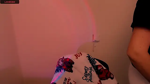 Snapshot of AlinaDoll_ chatting on December 2, 7:47 am AlinaDoll online show from December 2, 7:47 am