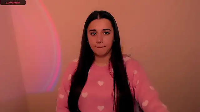 Snapshot of AlinaDoll_ chatting on December 4, 8:23 am AlinaDoll online show from December 4, 8:23 am