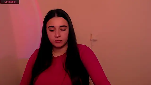 Snapshot of AlinaDoll_ chatting on December 15, 8:18 am AlinaDoll online show from December 15, 8:18 am