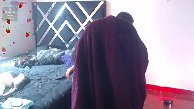 Snapshot of Zooee_01 chatting on November 29, 2:20 pm Zooee 01 online show from November 29, 2:20 pm