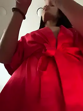 Snapshot of VickyM99 chatting on December 2, 11:37 am VickyM99 online show from December 2, 11:37 am