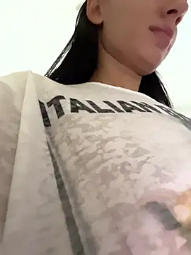 Snapshot of VickyM99 chatting on December 4, 10:46 am VickyM99 online show from December 4, 10:46 am