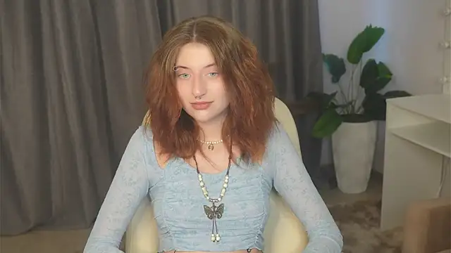 Snapshot of EmmalineNasir chatting on November 5, 9:09 am EmmalineNasir online show from November 5, 9:09 am