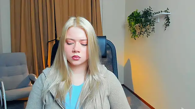 Snapshot of MichelinaRiff chatting on November 4, 1:54 pm MichelinaRiff online show from November 4, 1:54 pm