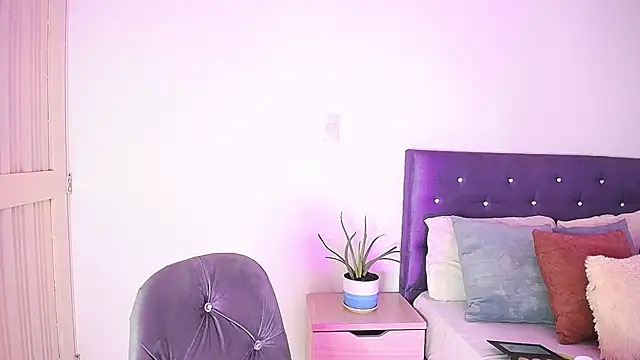 Snapshot of BryanaSmiths chatting on November 30, 10:25 pm BryanaSmiths online show from November 30, 10:25 pm