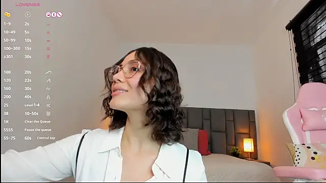 Snapshot of sara_ospinna chatting on November 12, 3:23 pm sara ospinna online show from November 12, 3:23 pm