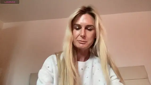 Alexis Newick online show from November 6, 3:35 pm