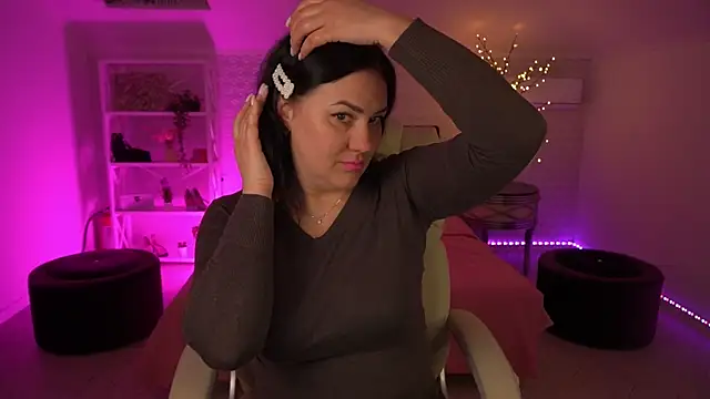 VelvetLuck online show from April 17, 5:43 am