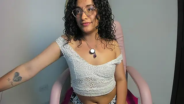 Snapshot of misslya00 chatting on November 30, 8:57 pm misslya00 online show from November 30, 8:57 pm