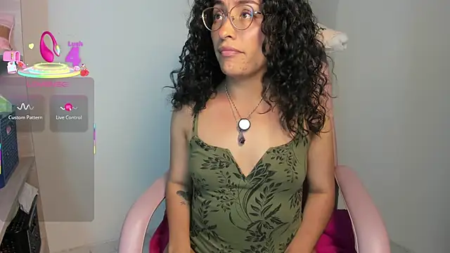 Snapshot of misslya00 chatting on December 5, 8:05 pm misslya00 online show from December 5, 8:05 pm