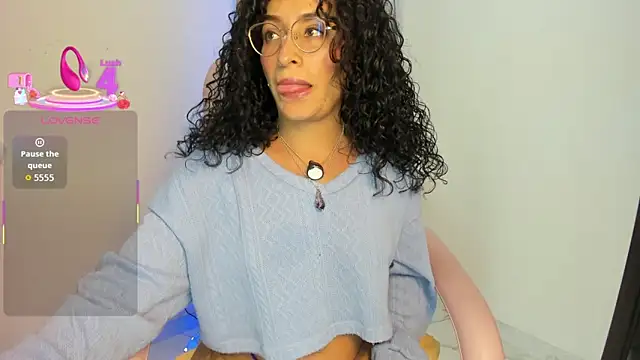 Snapshot of misslya00 chatting on December 18, 3:45 am misslya00 online show from December 18, 3:45 am