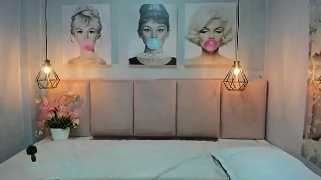 Snapshot of sensual_skinny chatting on November 25, 10:04 am sensual skinny online show from November 25, 10:04 am