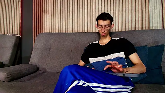 Snapshot of ZyroNight chatting on November 27, 7:27 pm ZyroNight online show from November 27, 7:27 pm