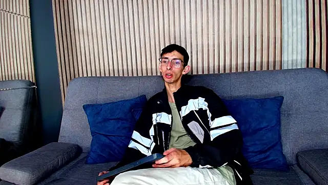 Snapshot of ZyroNight chatting on December 2, 11:45 pm ZyroNight online show from December 2, 11:45 pm