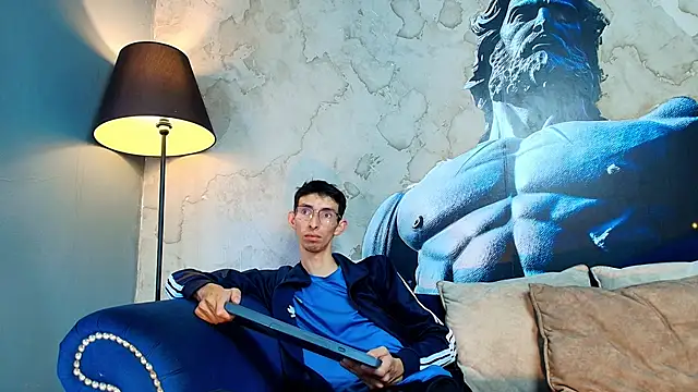 Snapshot of ZyroNight chatting on December 3, 7:12 pm ZyroNight online show from December 3, 7:12 pm