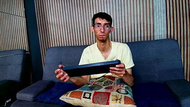 Snapshot of ZyroNight chatting on December 4, 9:45 pm ZyroNight online show from December 4, 9:45 pm