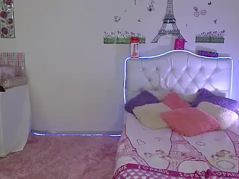 Snapshot of veronicamist95 chatting on December 19, 2:29 am veronicamist95 online show from December 19, 2:29 am