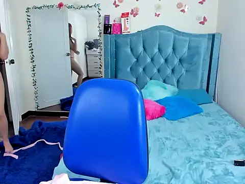 Snapshot of Aurora_sky9 chatting on November 26, 11:50 pm Aurora sky9 online show from November 26, 11:50 pm