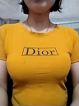 Snapshot of Niramiu chatting on November 16, 1:44 am Niramiu online show from November 16, 1:44 am