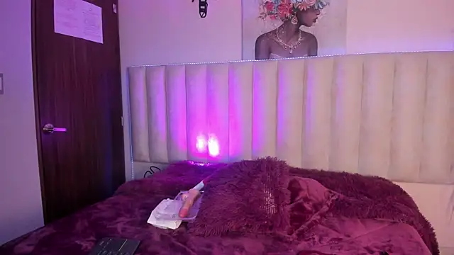 Snapshot of Isabella_Crofts chatting on December 19, 2:51 am Isabella Crofts online show from December 19, 2:51 am