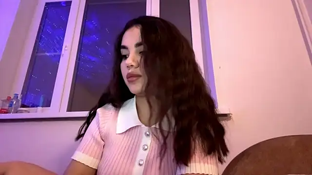 Snapshot of Priscillla_Cute chatting on November 19, 4:07 pm Priscillla Cute online show from November 19, 4:07 pm