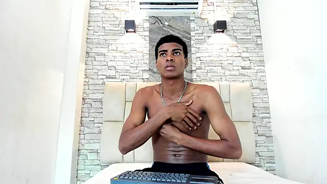 XAVI LEE online show from December 18, 8:15 pm