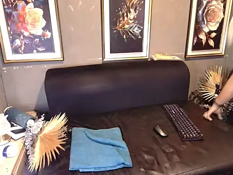 Snapshot of Slipperyebony chatting on November 26, 6:58 am Slipperyebony online show from November 26, 6:58 am