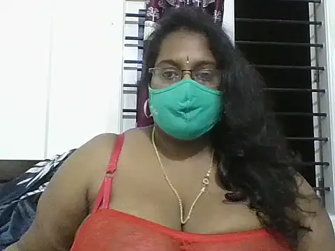 Snapshot of hootypriya chatting on November 26, 12:00 am hootypriya online show from November 26, 12:00 am