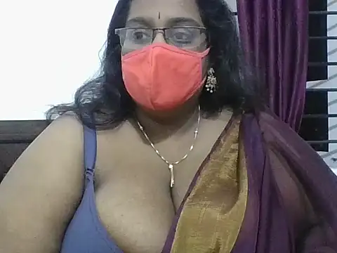 hootypriya online show from March 12, 11:33 pm