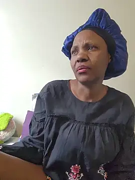 Snapshot of Mommy_Sienna chatting on June 27, 12:22 pm Mommy Sienna online show from June 27, 12:22 pm