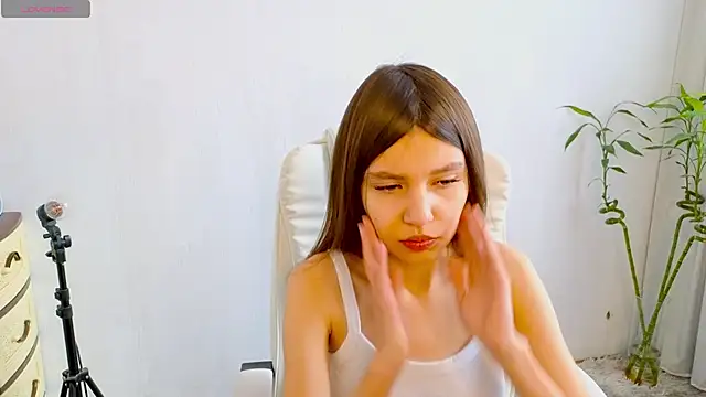 Snapshot of Little__Lunaa chatting on February 11, 10:09 am Little Lunaa online show from February 11, 10:09 am