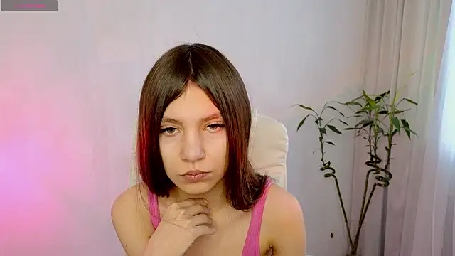 Snapshot of Little__Lunaa chatting on February 15, 10:47 am Little Lunaa online show from February 15, 10:47 am