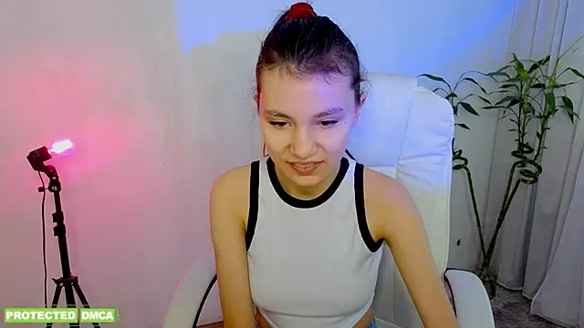 Snapshot of Little__Lunaa chatting on February 25, 11:31 am Little Lunaa online show from February 25, 11:31 am