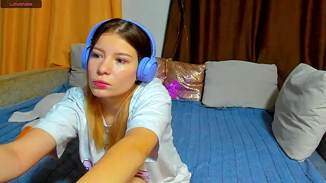 Snapshot of Eva_purrr_ chatting on November 17, 1:11 am Eva purrr online show from November 17, 1:11 am