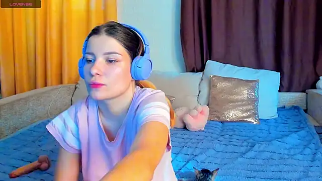 Snapshot of Eva_purrr_ chatting on November 25, 9:53 am Eva purrr online show from November 25, 9:53 am