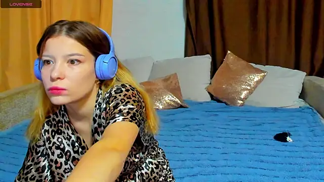 Snapshot of Eva_purrr_ chatting on November 27, 1:18 am Eva purrr online show from November 27, 1:18 am